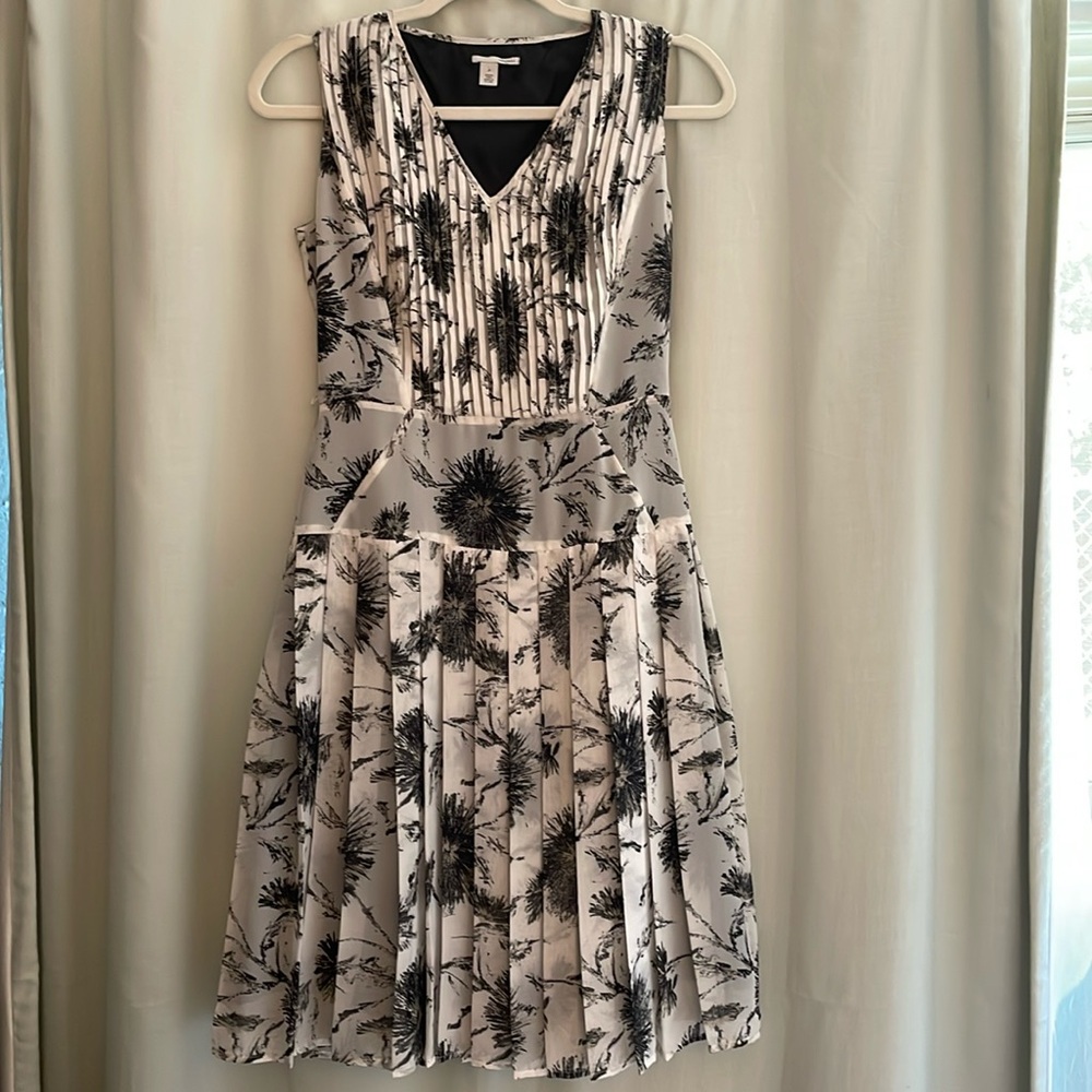 Halogen white and black pleated dress, size‎ 2P